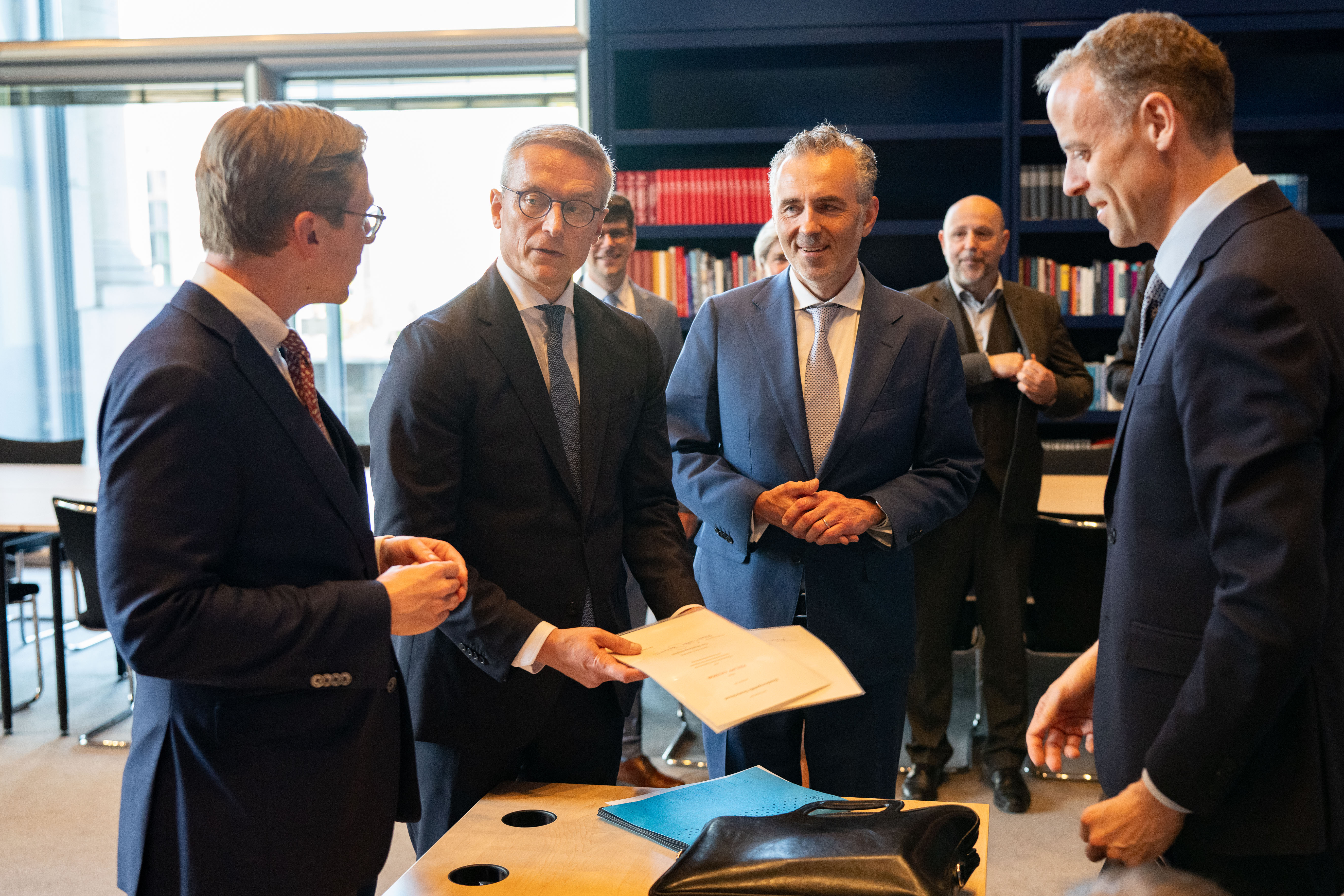 Bundesminister Dr. Wildberger mit Philipp Amthor, Thomas Jarzombek und Dr. Markus Richter bei der Vereidigung.
