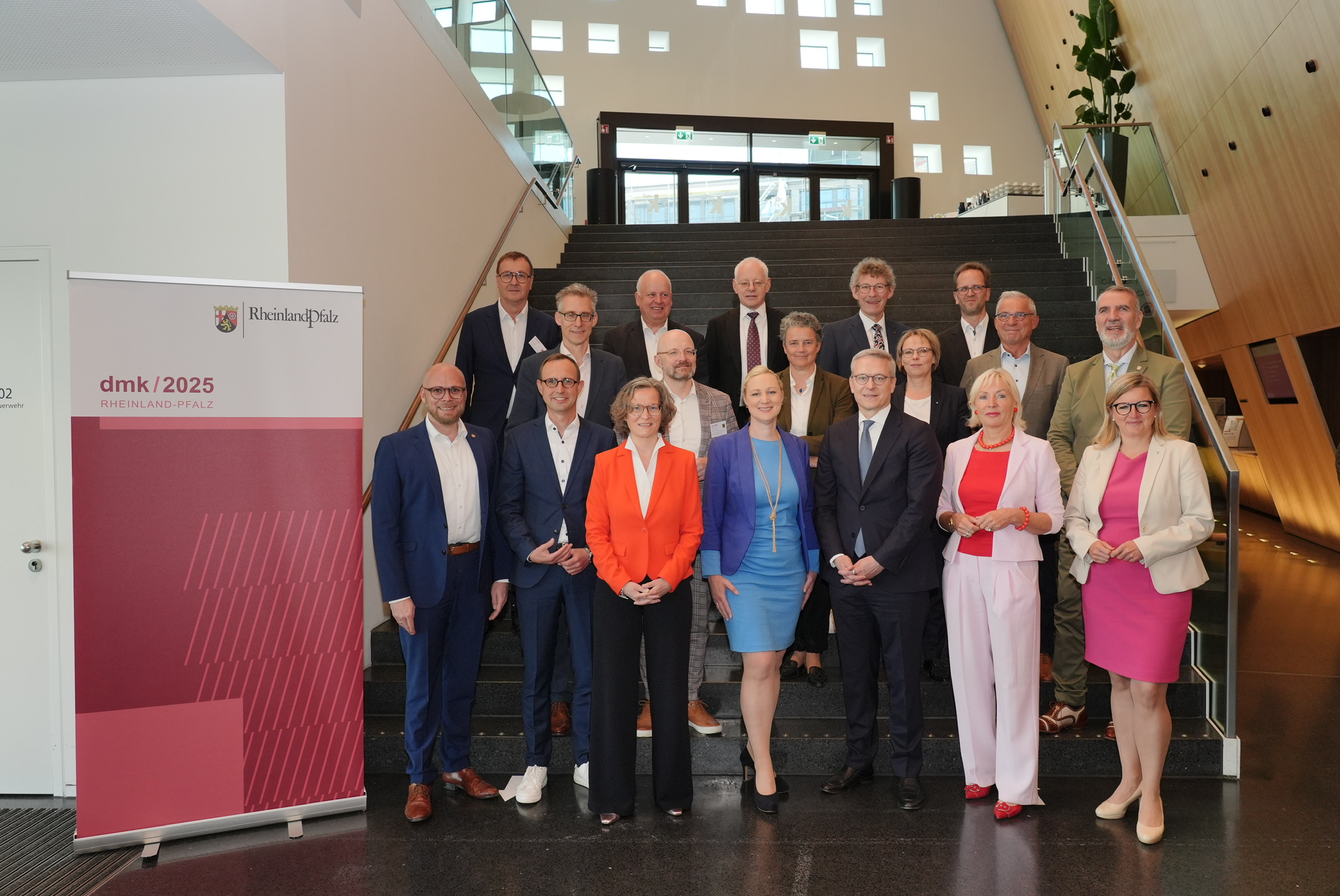 Gruppenfoto mit Dr. Wildberger und den Digitalministerinnen und -ministern der Länder