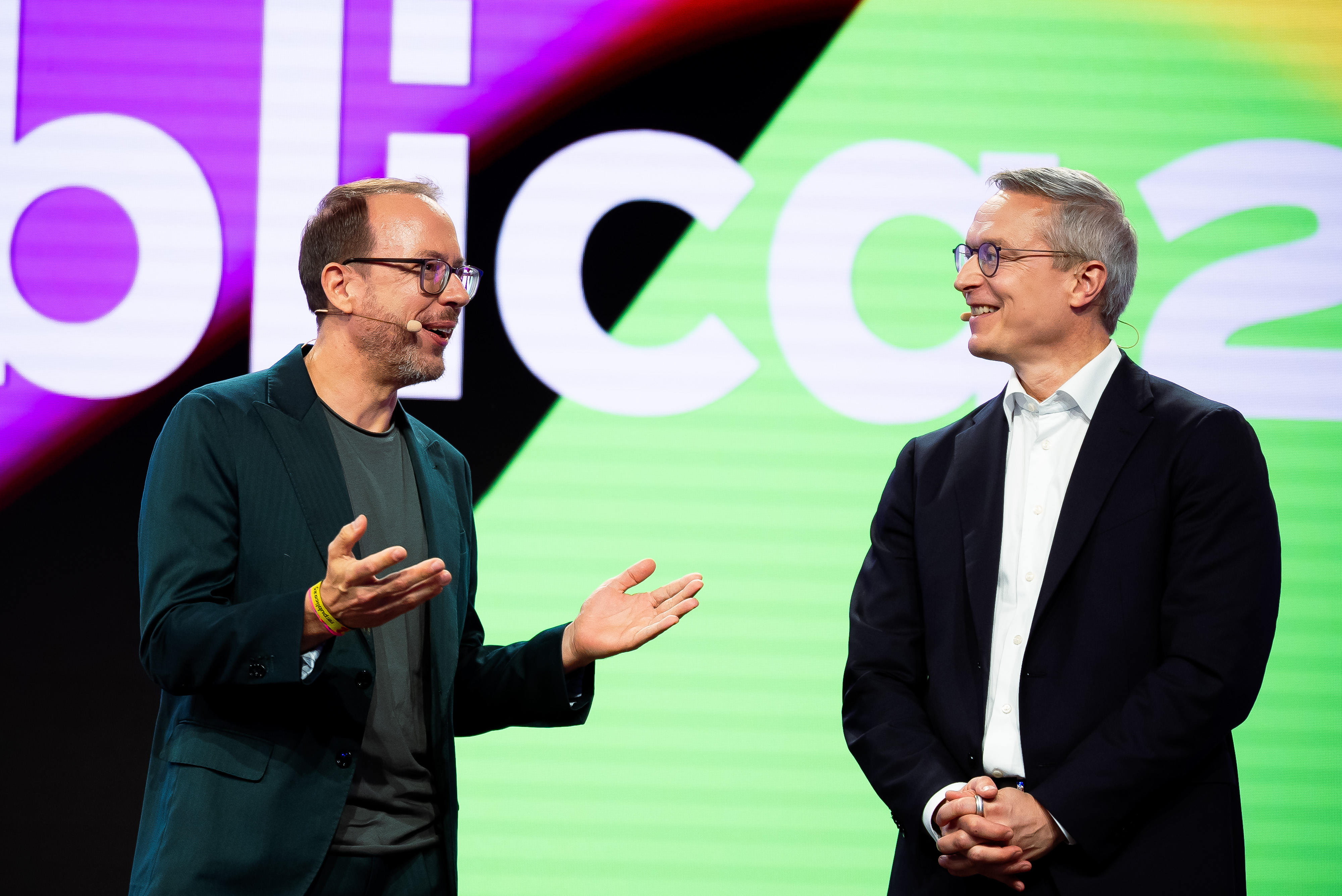 Bundesdigitalminister Dr. Karsten Wildberger beim Q&A auf der Bühne mit Markus Beckedahl, Mitgründer der re:publica