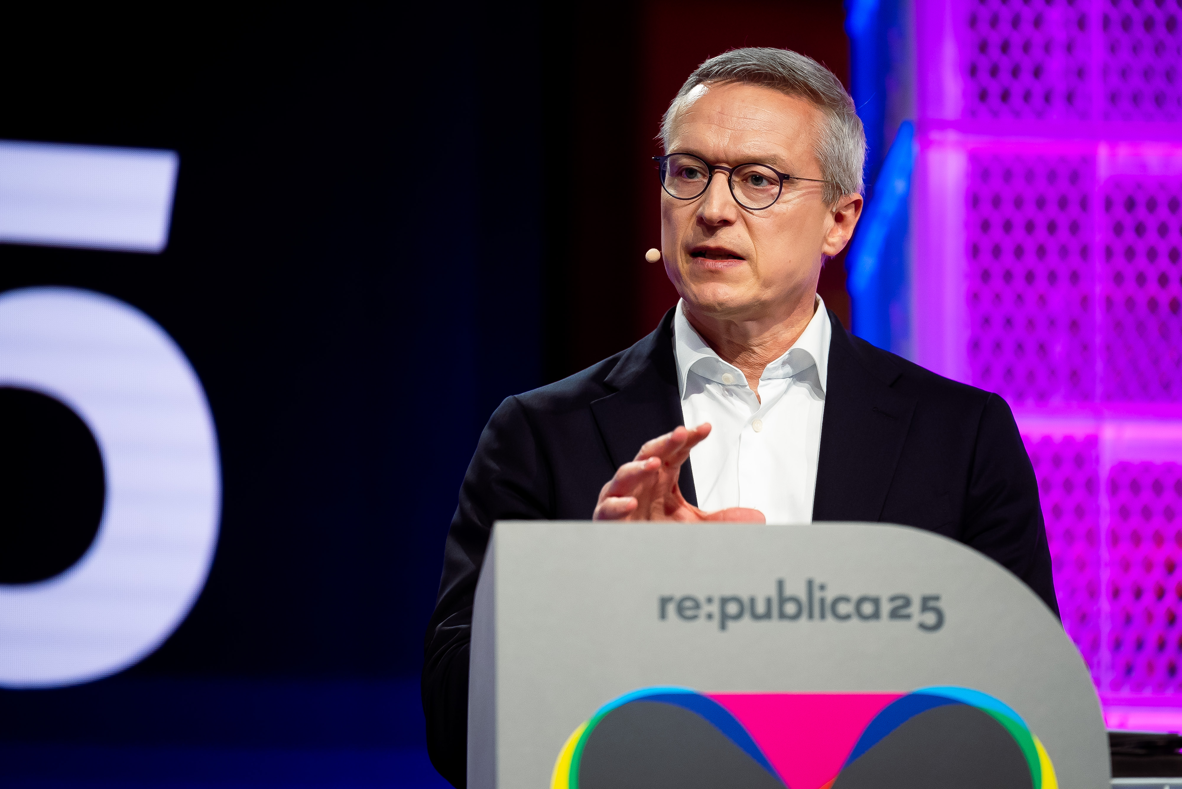 Bundesdigitalminister Dr. Karsten Wildberger hält Keynote auf der Hauptbühne der re:publica