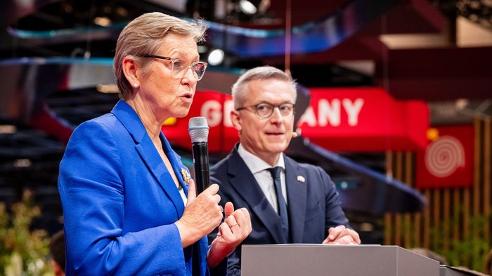 Bundesdigitalminister Karsten Wildberger im Gespräch mit der französischen Digitalministerin Anne Le Hénanff.