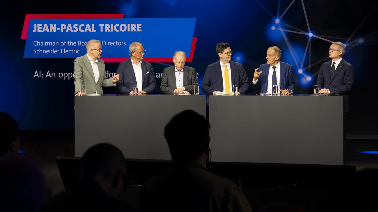 Im Panel "AI: Chance für Deutschland und Europa" mit Dr. Wildberger.