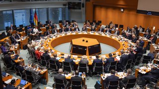 Foto vom vollen Sitzungsraum der MPK.