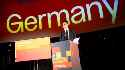 Arthur Mensch am Rednerpult