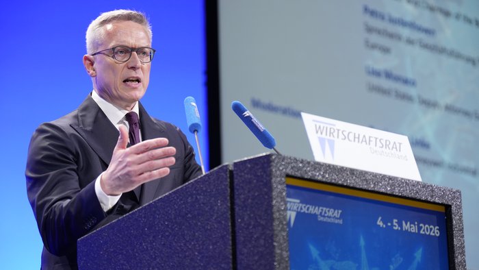 Dr. Karsten Wildberger am Rednerpult beim Wirtschaftsrat