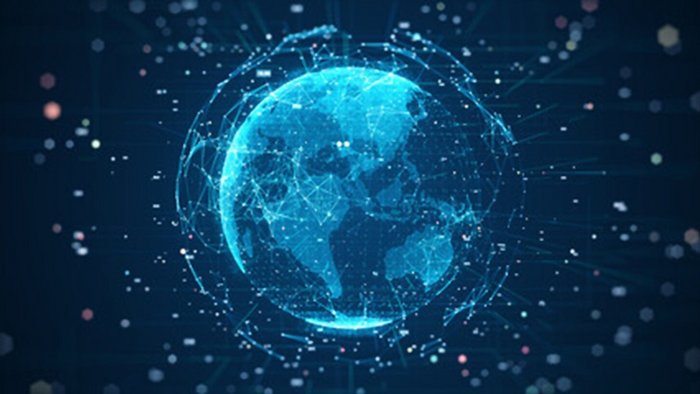 Digitale Darstellung der Erde mit vernetzten Datenpunkten und Lichtlinien, die globale digitale Vernetzung symbolisieren.