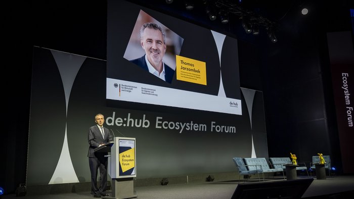Thomas Jarzombek in einer Rede bei de:hub Ecosystem Forum