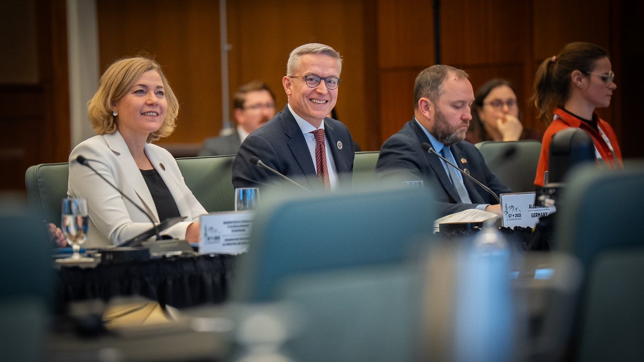 Henna Virkkunen und Minister Wildberger bei den Vormittagssessions des 2. Tags. 