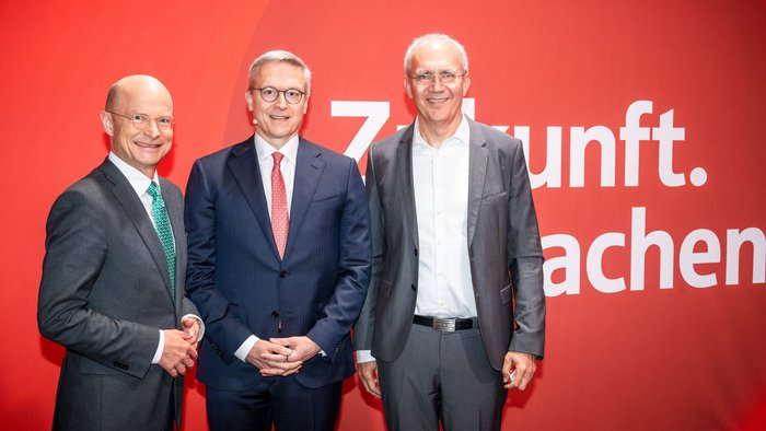 Gruppenfoto mit Dr. Karsten Wildberger, Dr. Ulrich Reuter, Präsident des Deutschen Sparkassen- und Giroverbands und Dr. Joachim Schmalzl, Vorstandsmitglied.