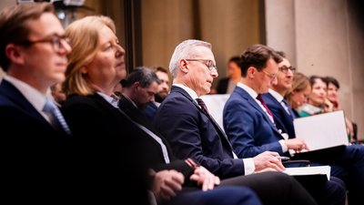 Philipp Amthor, Bärbel Bas, Dr. Karsten Wildberger, Hendrik Wüst und Cem Özdemir im Publikum