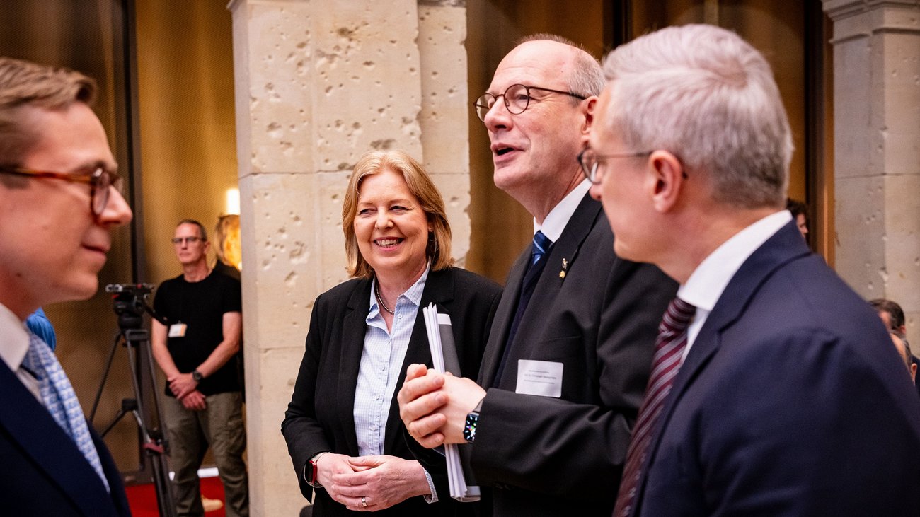 Philipp Amthor, Bärbel Bas, Prof. Christoph Markschies und Dr. Karsten Wildberger im Gespräch