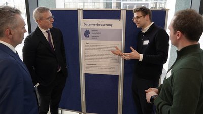 Karsten Wildberger und Thomas Jarzombek informierten sich z. B. zum Thema Datenverbesserung.