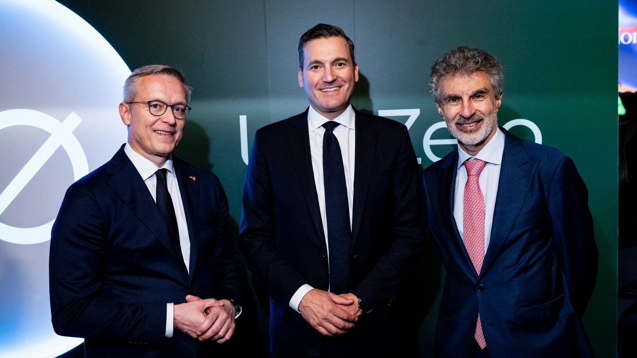 Gruppenfoto von Karsten Wildberger, Evan Solomon und Prof. Yoshua Bengio