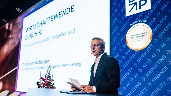 Bundesdigitalminister Wildberger spricht beim Big Bang KI Festival 2025