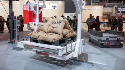 Am Stand von SEW Autodrive wurde eine autonome Logistikanlage präsentiert. 