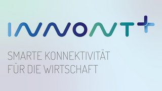 Logo der Marke „INNONT+“ in Blau- und Grüntönen auf hellem Hintergrund. Darunter steht in grauer, serifenloser Schrift der Slogan: „SMARTE KONNEKTIVITÄT FÜR DIE WIRTSCHAFT“.